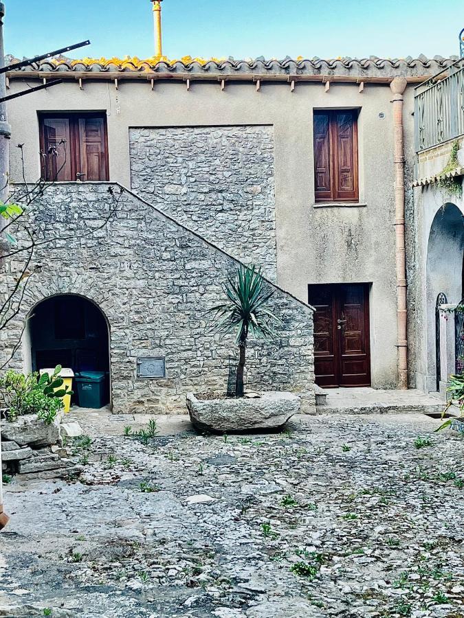 Cortile Padre Vincenzo Daire Erice Dış mekan fotoğraf